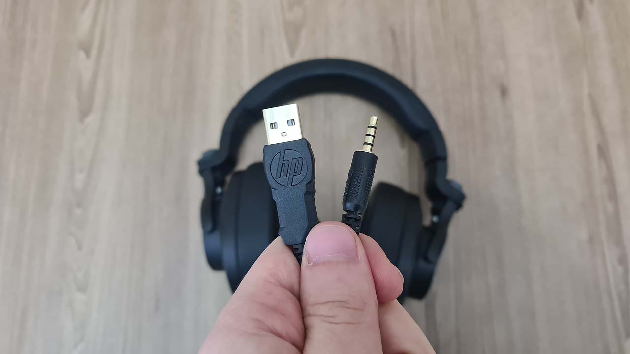 Plugs USB e P3 banhados a ouro do H500