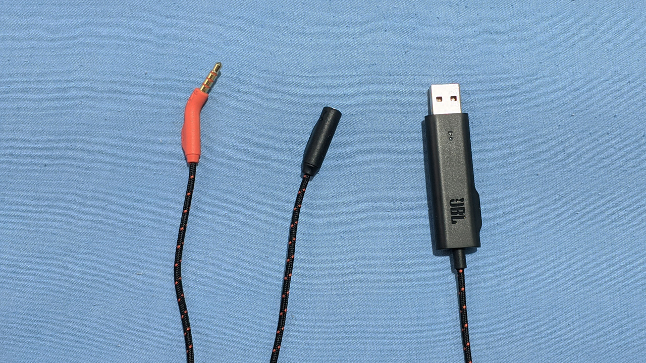 JBL Quantum 300 possui conexão USB e 3,5mm