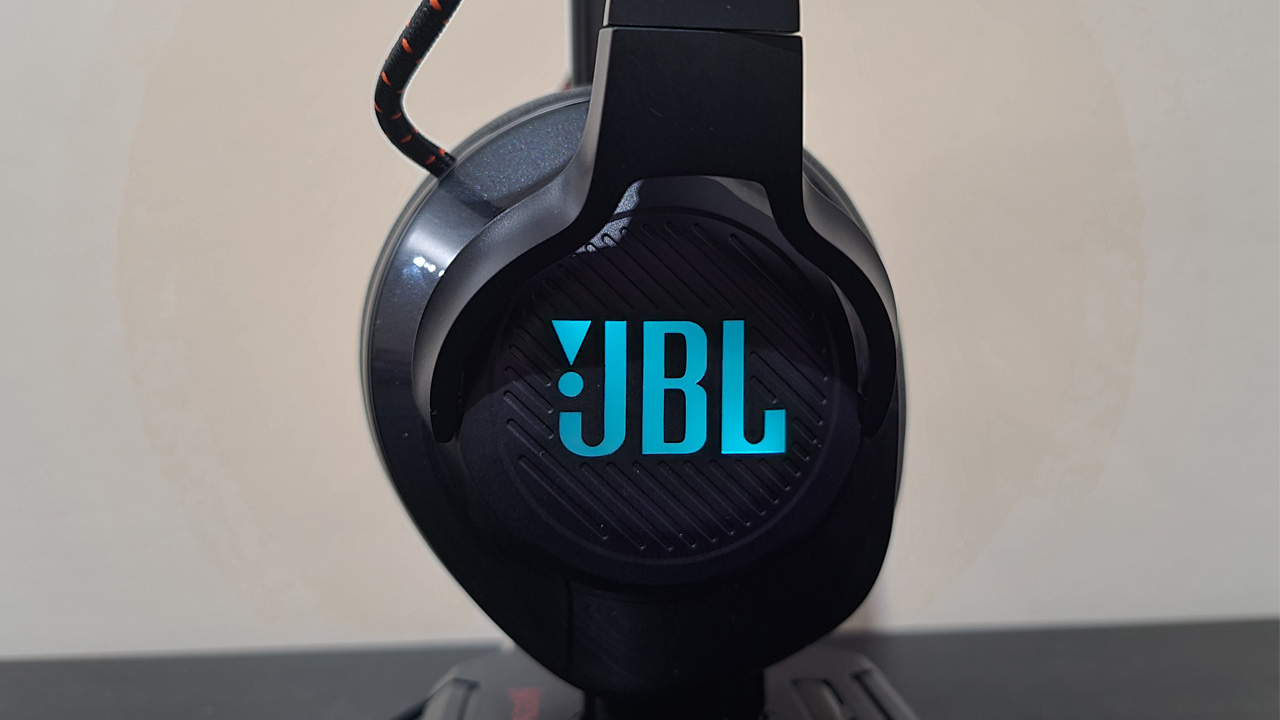 Detalhes texturizados do JBL Quantum 600