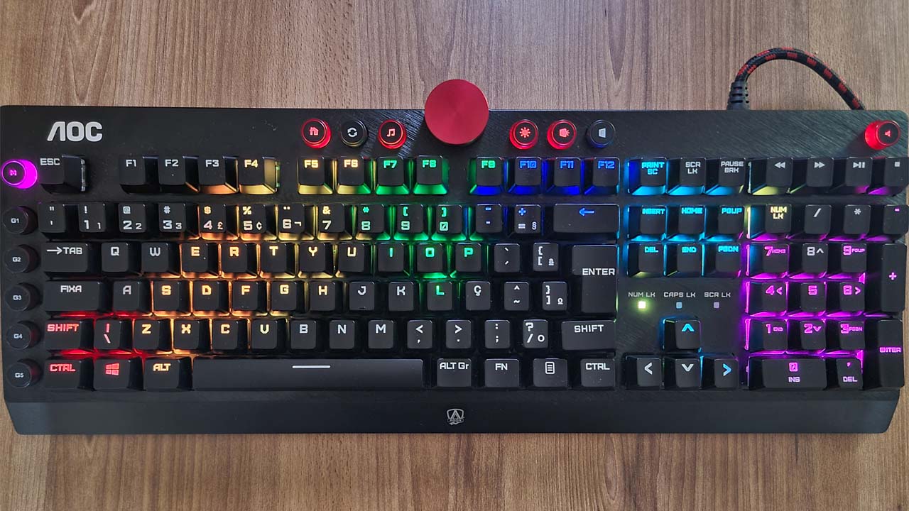 A iluminação RGB é um dos destaques do teclado mecânico