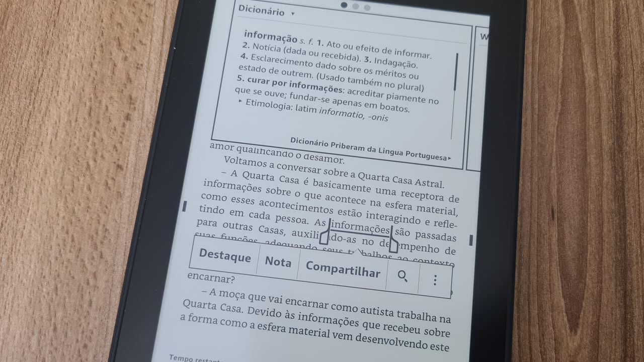 Uso do dicionário no Kindle Paperwhite é prático