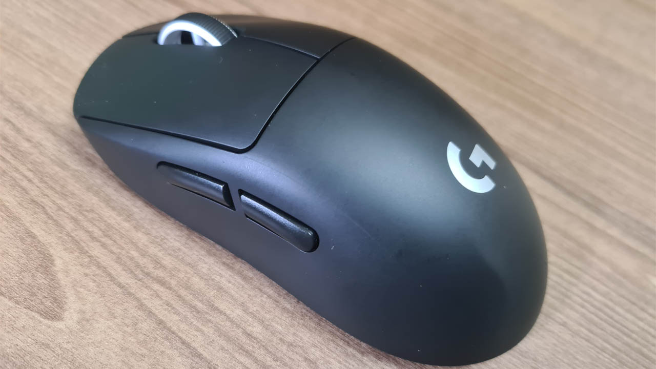 Design simples, porém com bom acabamento do Logitech G Pro X Superlight