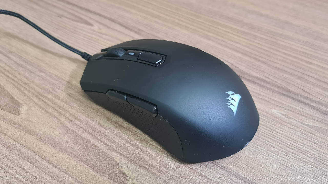 O mouse possui botões nas duas laterais